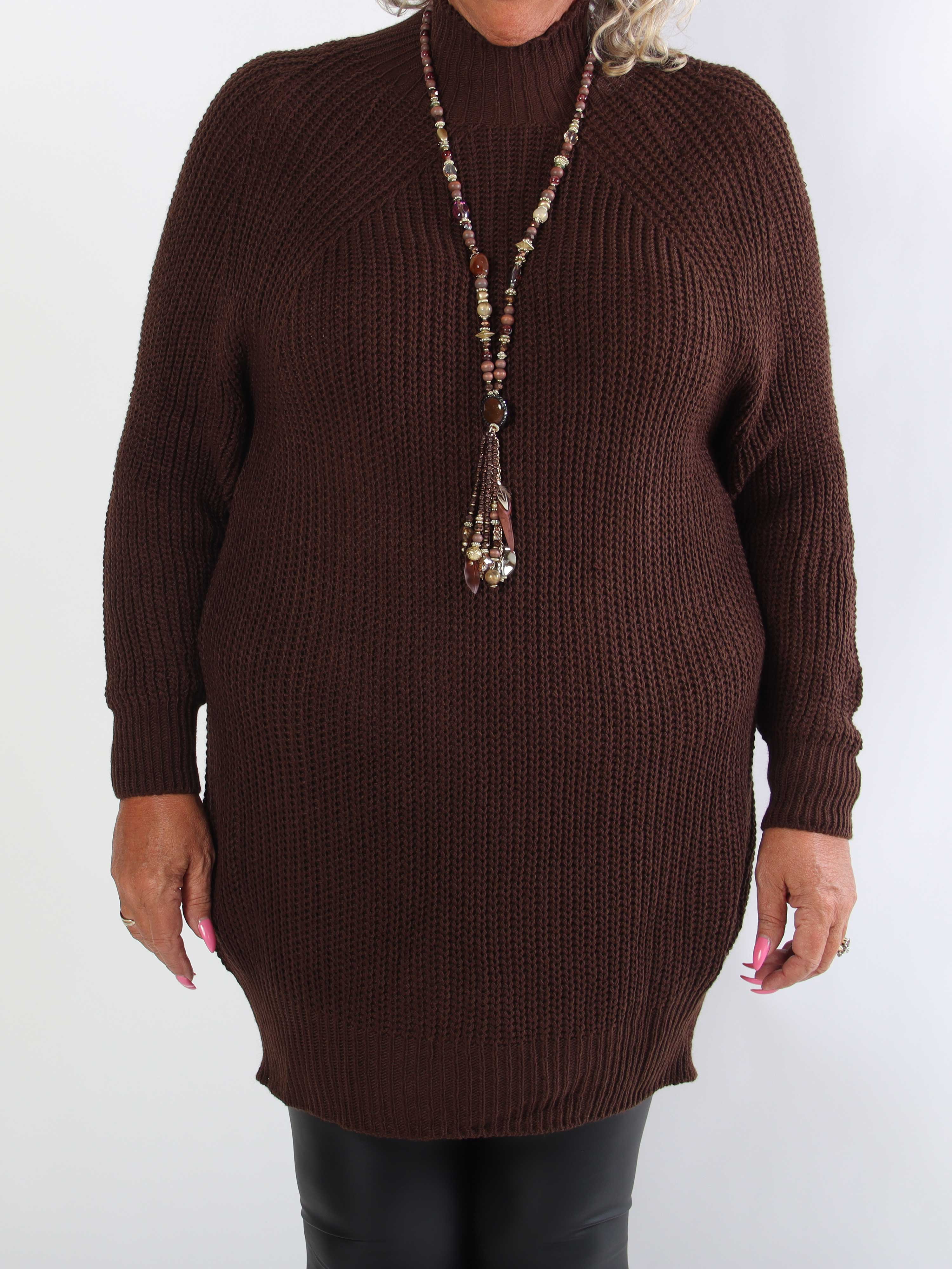 Isolde - Plain plus size strikkjole med høj hals